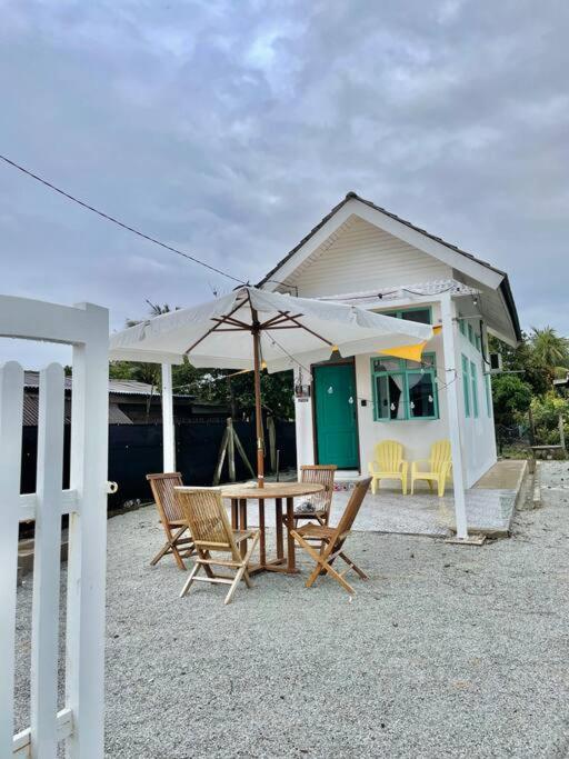 Villa Sea Kecil Tiny House Near Jetty Of Kuala Besut Kampong Nail Exterior foto
